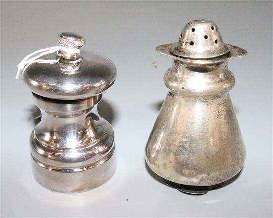 Silver set of pepper pots(-)